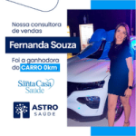 Nossa especialista em planos de saúde, Fernanda Souza recebendo premiação na festa do Plano Santa Casa Saúde